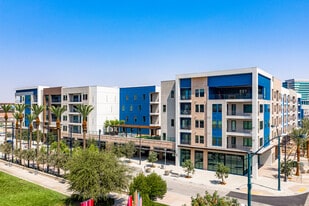 Auric Symphony Park - Pub