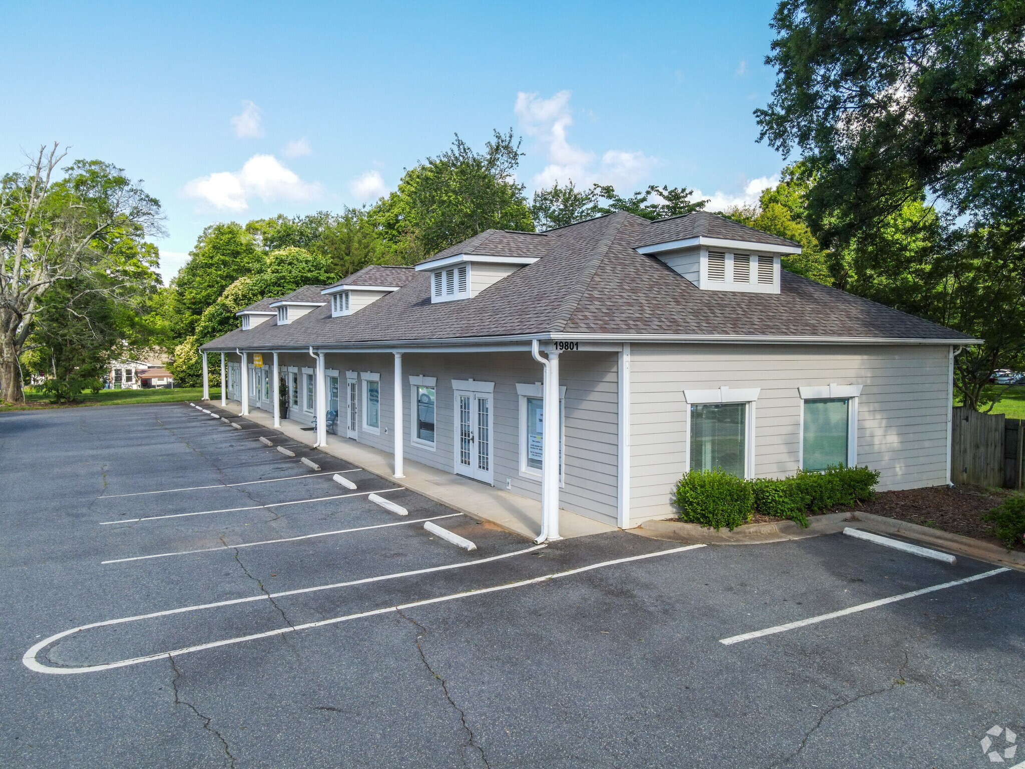 Retail in Cornelius, NC for sale Primary Photo- Image 1 of 1
