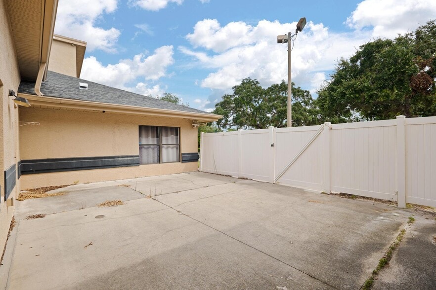 3730 Tampa Rd, Palm Harbor, FL for lease - Building Photo - Image 2 of 4