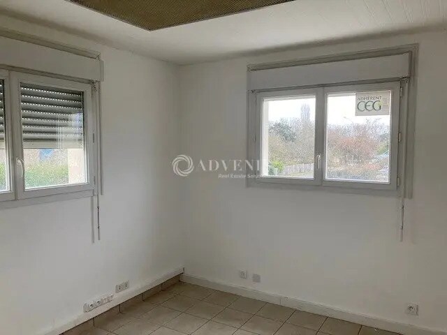 Office in Blois for lease - Interior Photo - Image 2 of 5