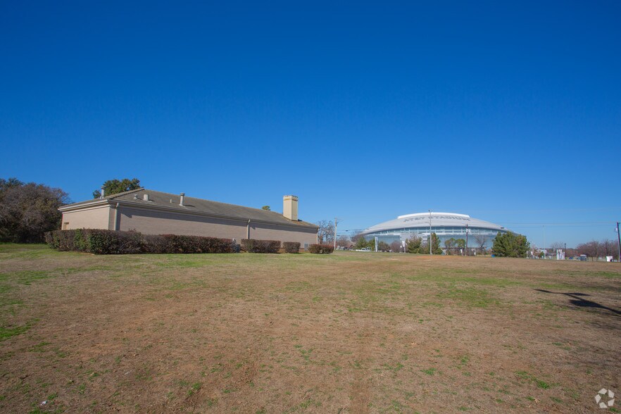 1221 E Division St, Arlington, TX for sale - Building Photo - Image 1 of 1