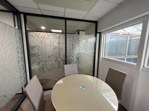 Office in Levallois-Perret for lease Interior Photo- Image 2 of 6