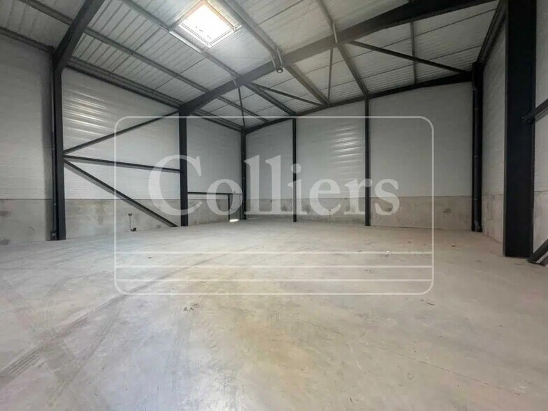 Flex in Signes for lease - Interior Photo - Image 3 of 3