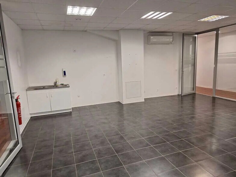 Office in Gradignan for lease - Building Photo - Image 3 of 9