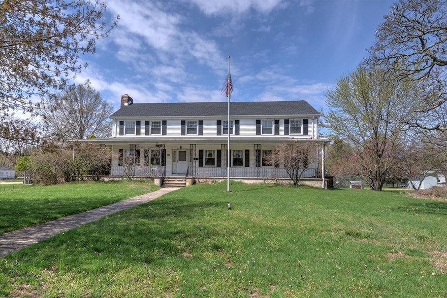 51 Main St, Englishtown, NJ 07726