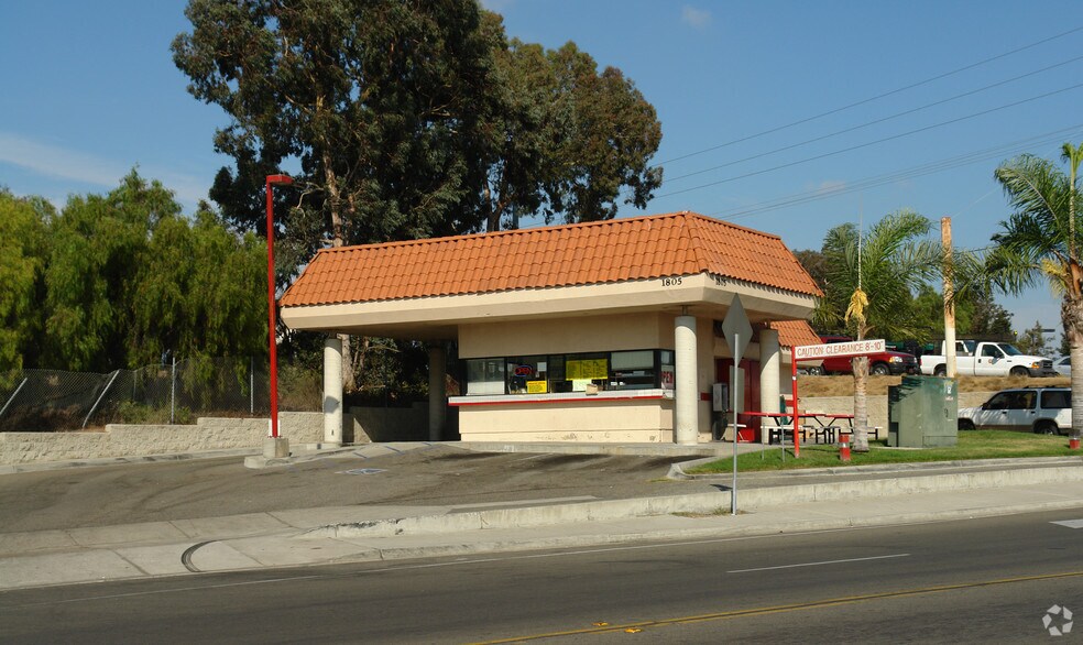 1805 Hacienda Dr, Vista, CA for lease - Building Photo - Image 2 of 7