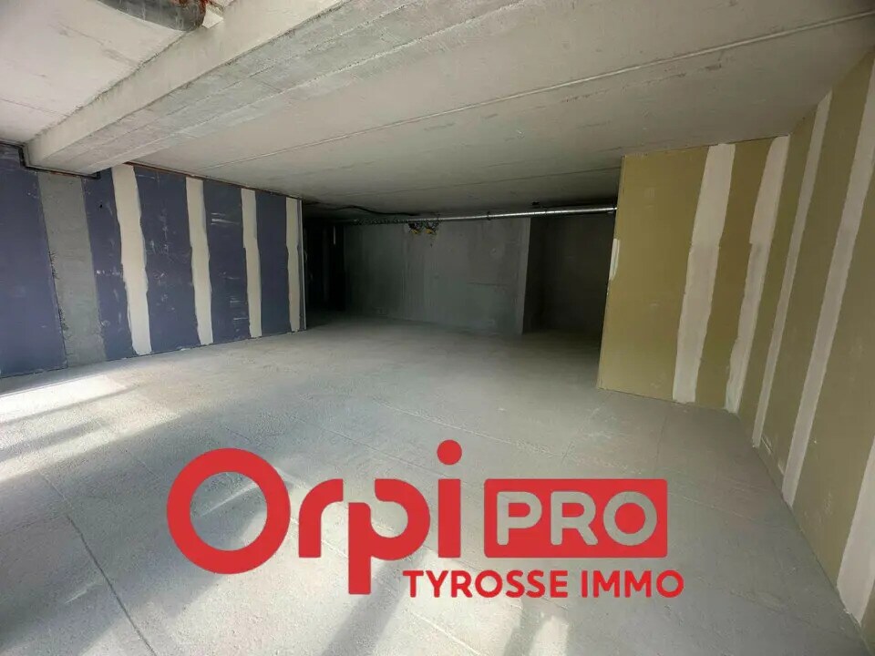 Retail in Soustons for lease Interior Photo- Image 1 of 3