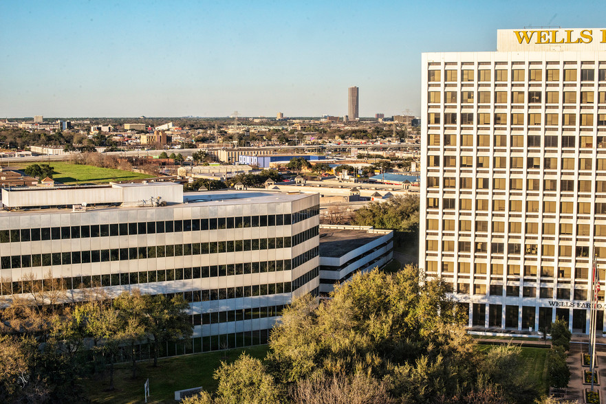 6200 Savoy Dr, Houston, TX for sale - Building Photo - Image 3 of 13