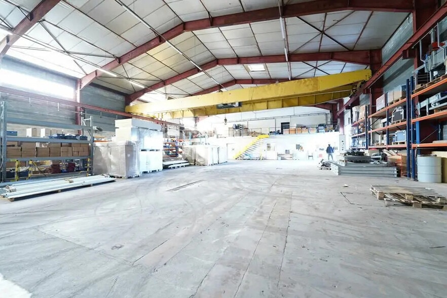 Flex in Messimy for lease - Interior Photo - Image 1 of 11