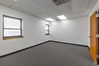 40 Brunswick Ave, Edison, NJ for lease Interior Photo- Image 2 of 8