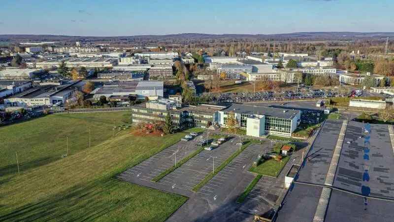 Office in Senlis for lease - Aerial - Image 3 of 19