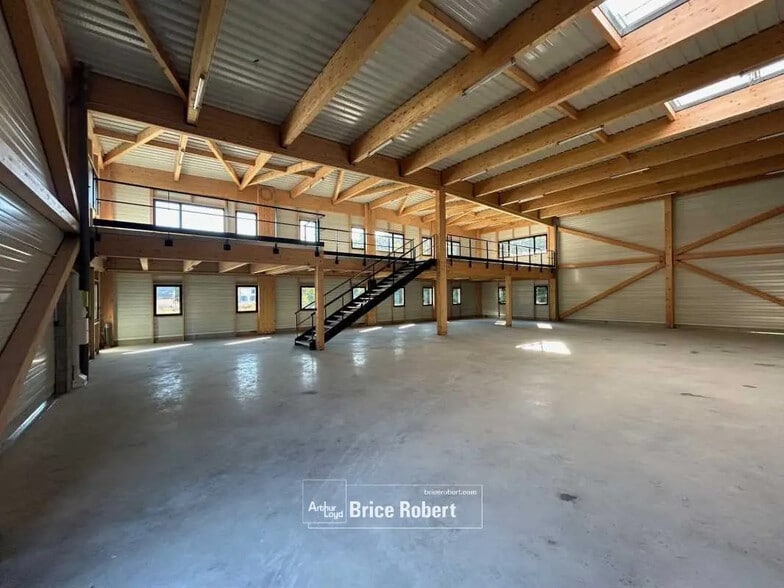 Flex in Tarare for lease - Building Photo - Image 2 of 12