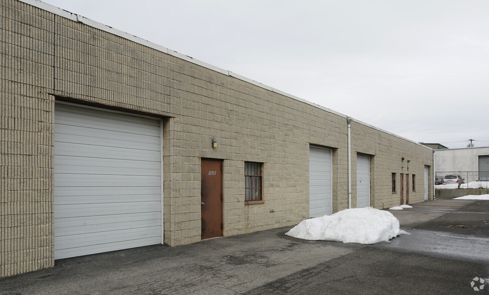 9 Mahan St, West Babylon, NY for lease - Building Photo - Image 2 of 4