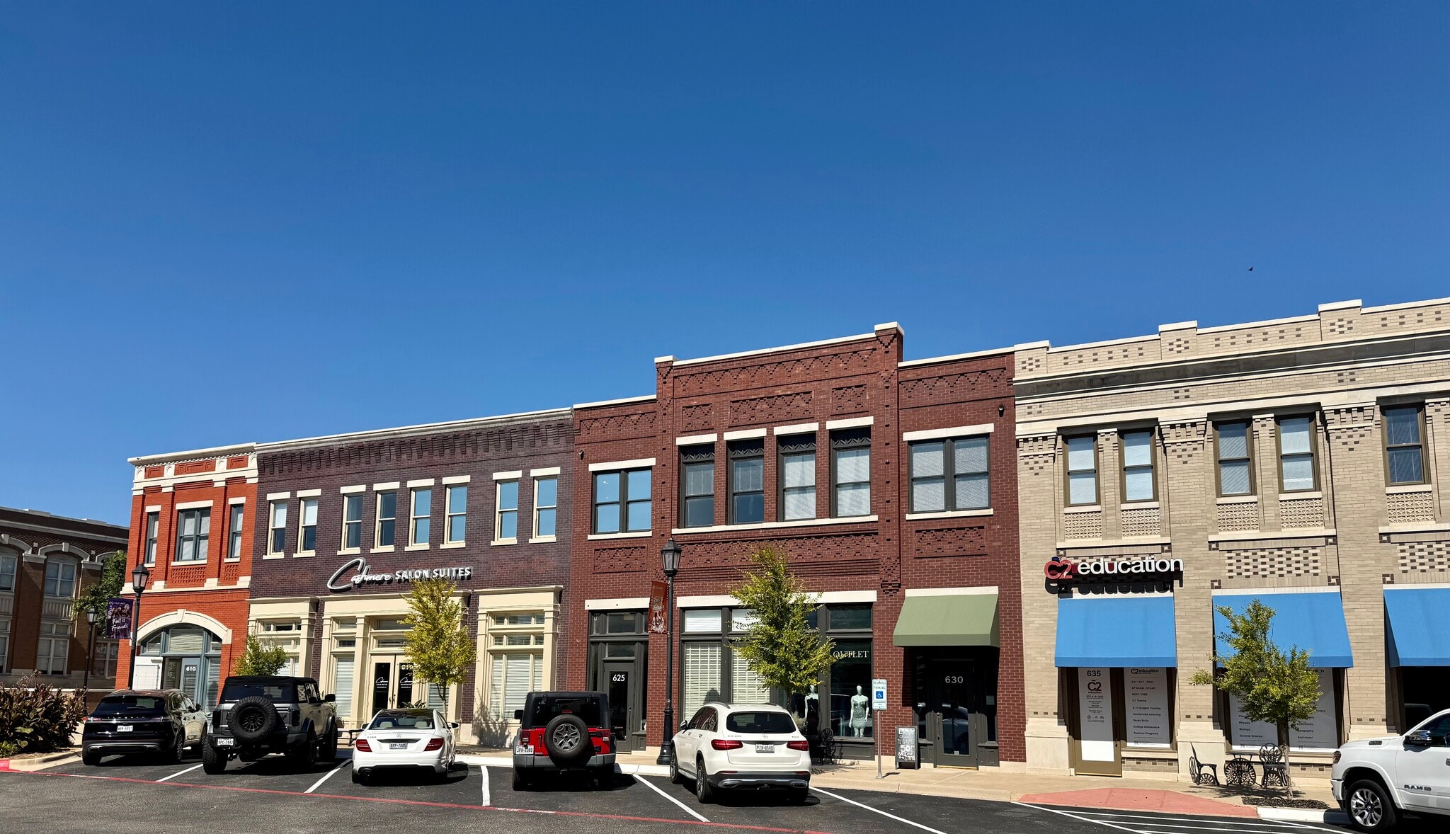 630 Parker Sq, Flower Mound, TX for lease Building Photo- Image 1 of 6