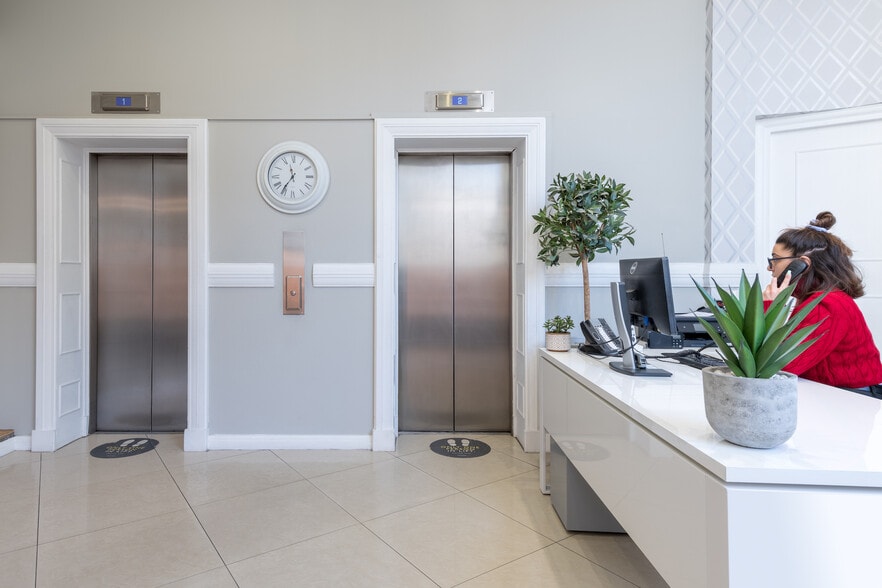 8 Queens Rd, London for lease - Interior Photo - Image 2 of 16