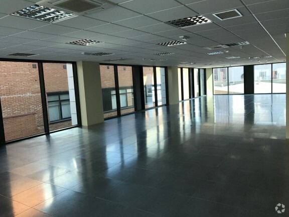 Office in Madrid, MAD for lease - Building Photo - Image 2 of 8