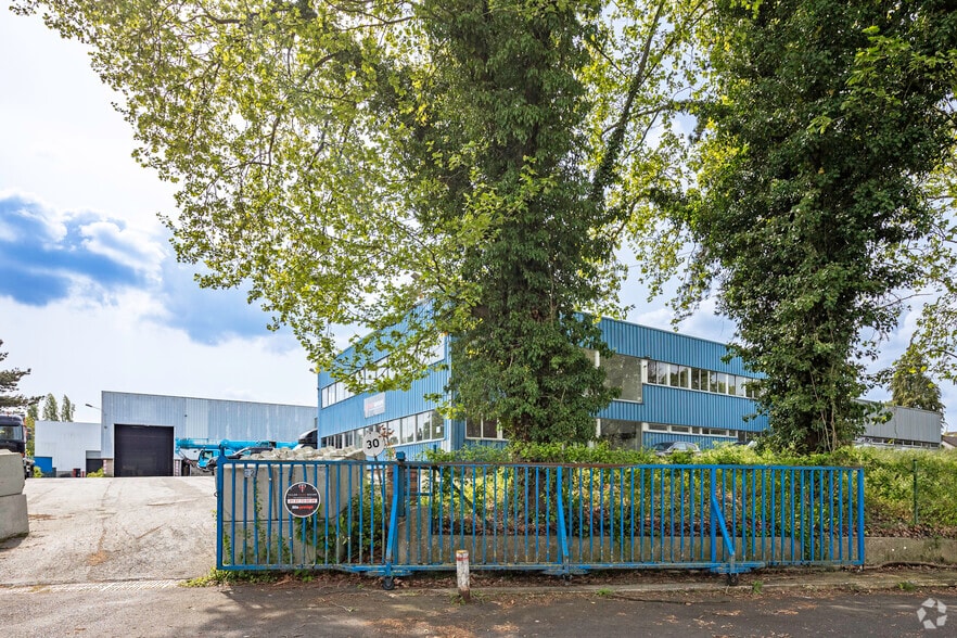 Avenue Du Château, Saint-Ouen-l'Aumône for lease - Building Photo - Image 2 of 2