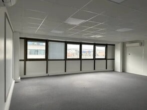 24-26 Boulevard Paul Vaillant-Couturier, Ivry-sur-Seine for lease Interior Photo- Image 2 of 5