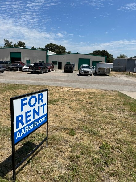 440 N Broadway St, Joshua, TX for lease - Building Photo - Image 1 of 59