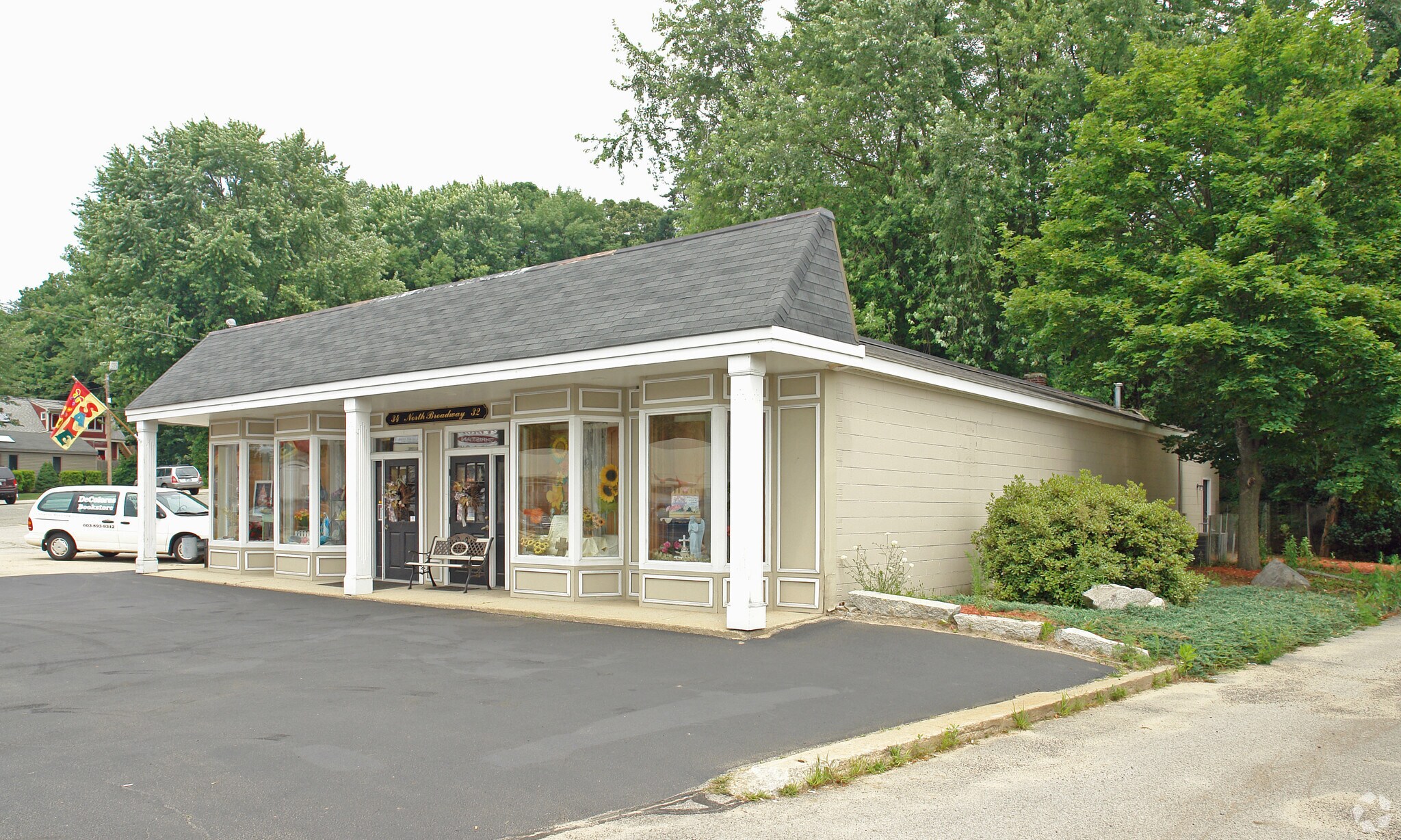 34 N Broadway St, Salem, NH 03079