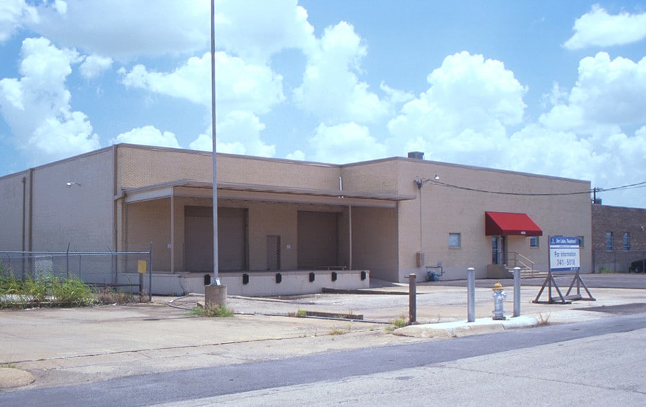 4838 Woodall St, Dallas, TX for lease - Building Photo - Image 3 of 8