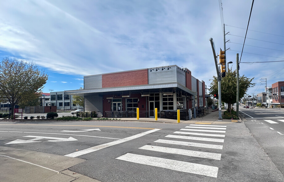 4001-4005 Charlotte Pike, Nashville, TN for lease - Building Photo - Image 1 of 7