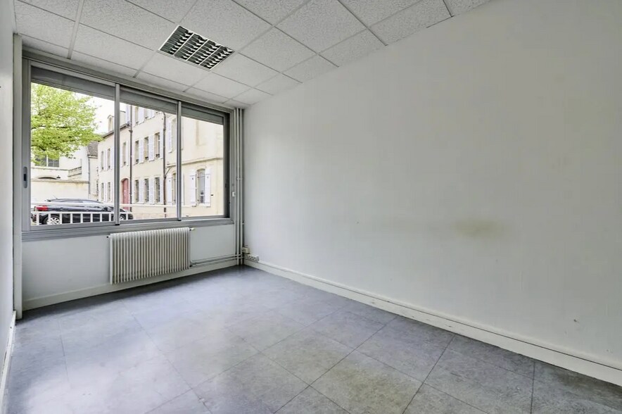 Office in Beaune for sale - Interior Photo - Image 2 of 17