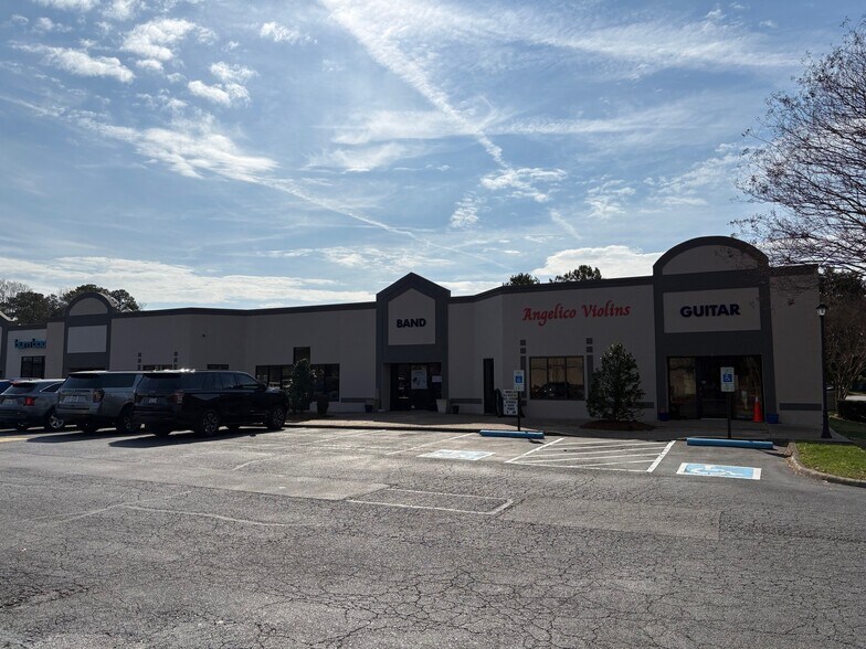 561-565 Cedar Rd, Chesapeake, VA for sale - Primary Photo - Image 1 of 1