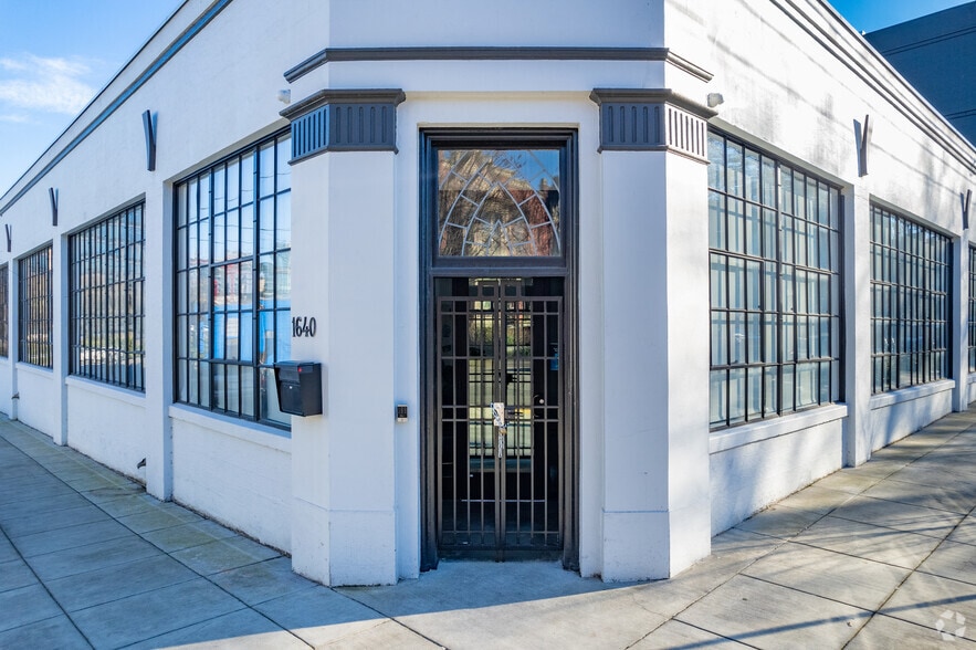 1640 NW Irving St, Portland, OR for sale - Building Photo - Image 3 of 4