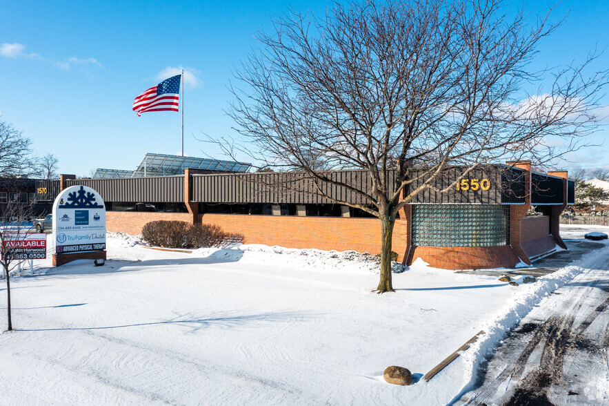 1550-1570 Kingsway Ct, Trenton, MI for lease - Primary Photo - Image 1 of 27