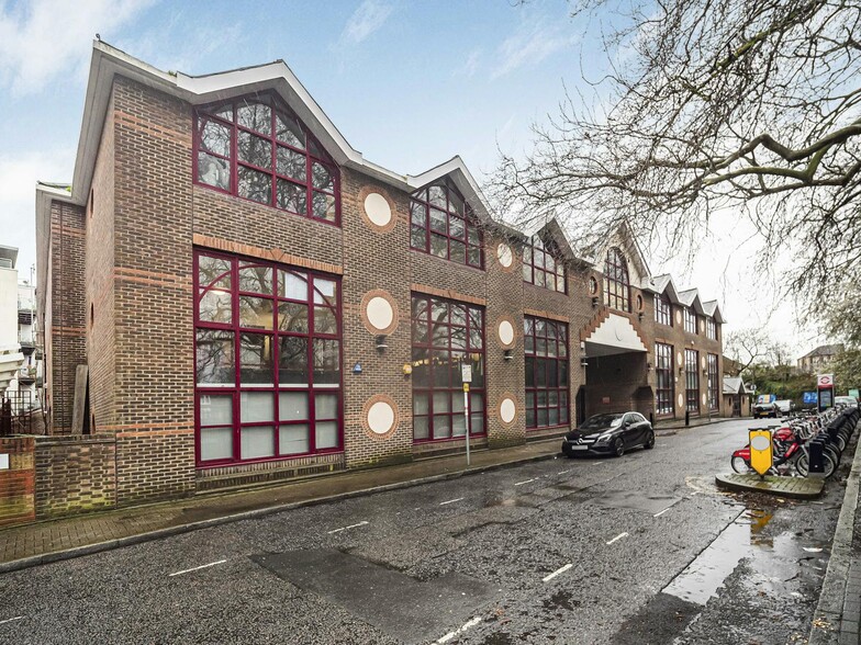 Putney Bridge Rd, London for lease - Primary Photo - Image 1 of 38