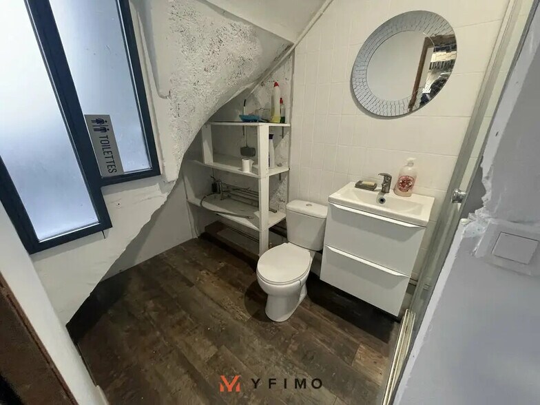 Flex in Ecquevilly for lease - Interior Photo - Image 2 of 7