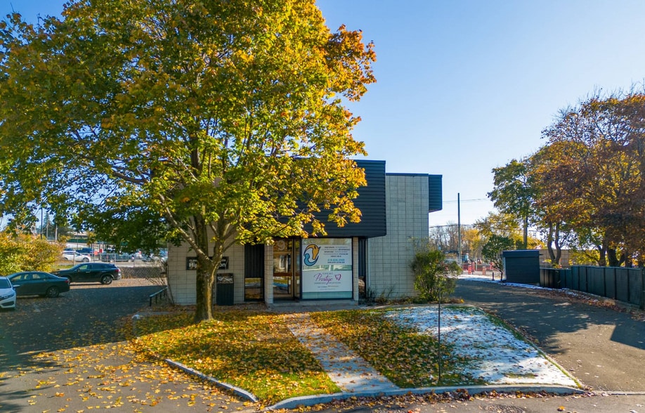 9 St Melville, Lévis, QC for sale - Primary Photo - Image 1 of 1