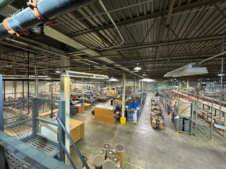 100 Colin Dr, Holbrook, NY for sale - Interior Photo - Image 3 of 40