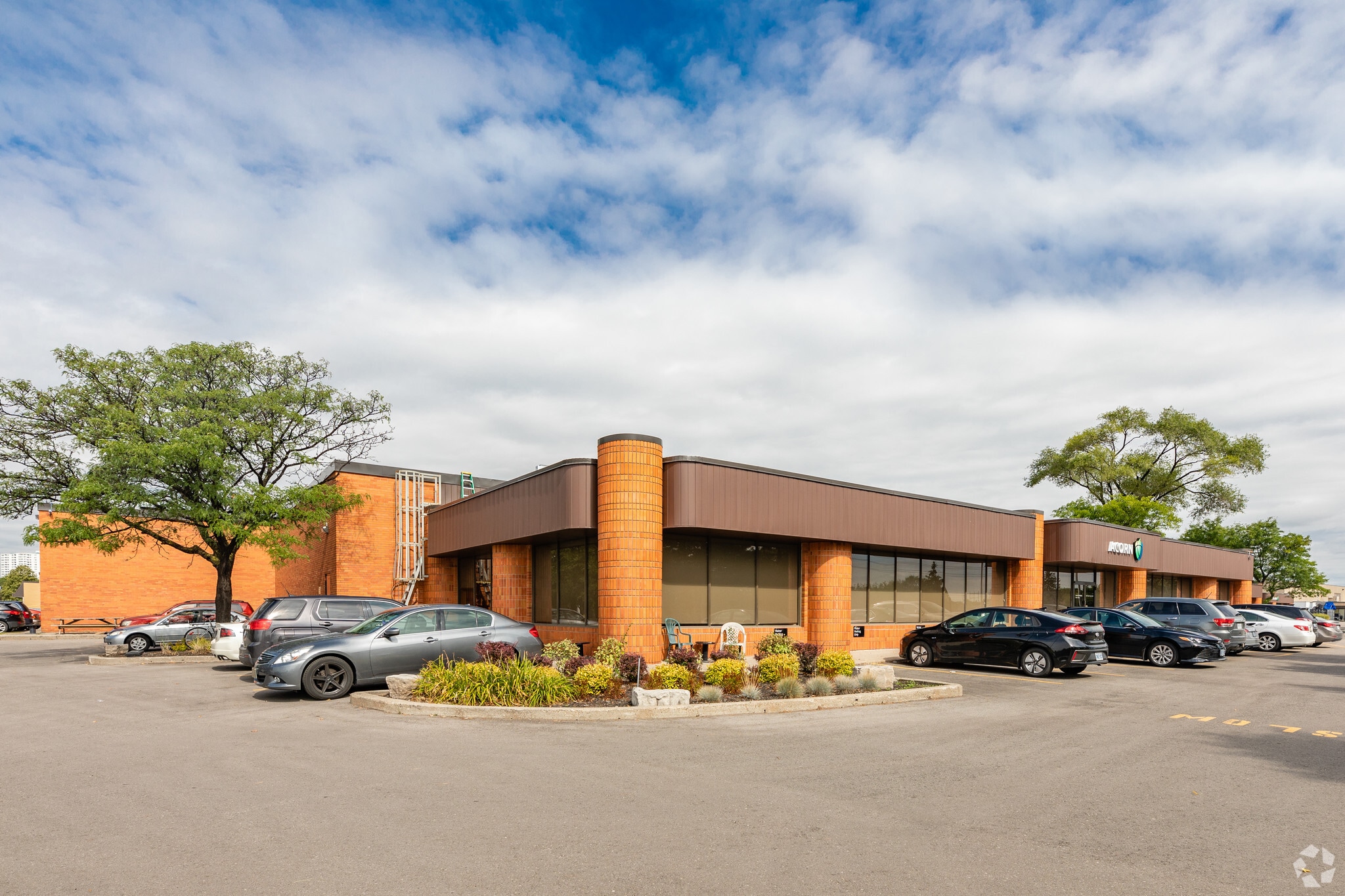 563 Queensway, Mississauga, ON for lease Primary Photo- Image 1 of 3