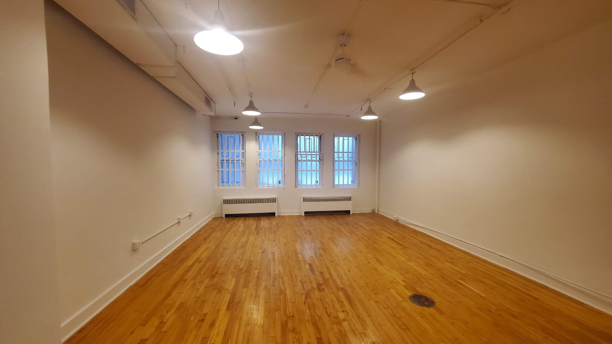 16 W 37th St, New York, NY for lease Interior Photo- Image 1 of 7