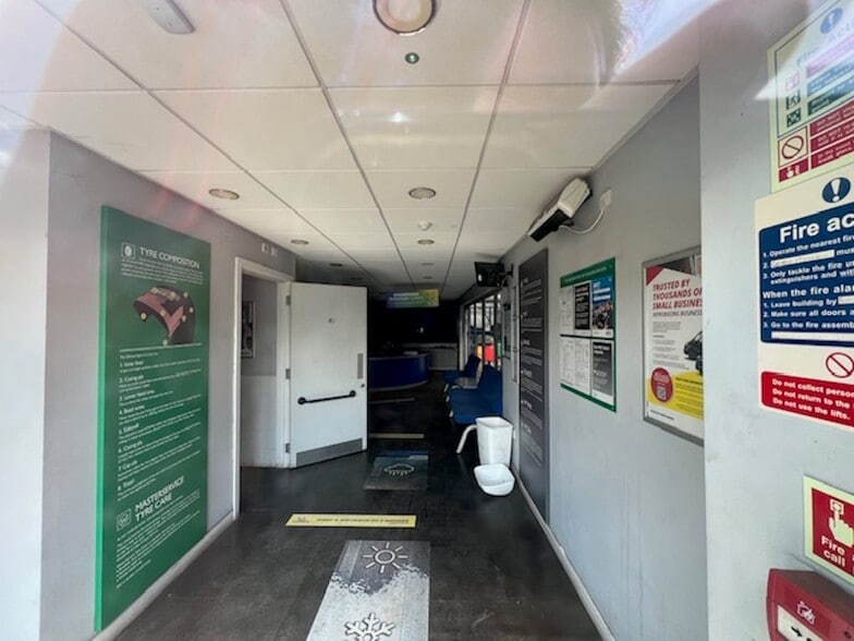 3 Victoria Road, Dartford for lease - Interior Photo - Image 3 of 7