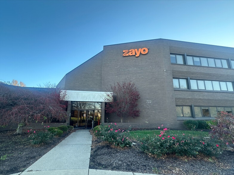 720-722 N High School Rd, Indianapolis, IN for sale - Building Photo - Image 2 of 14