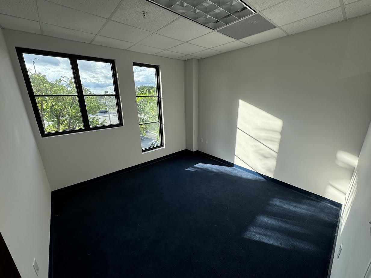 4900 S University Dr, Davie, FL for lease Interior Photo- Image 1 of 4