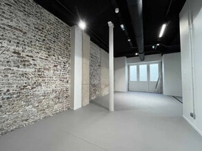 Office in Paris for lease Interior Photo- Image 2 of 9