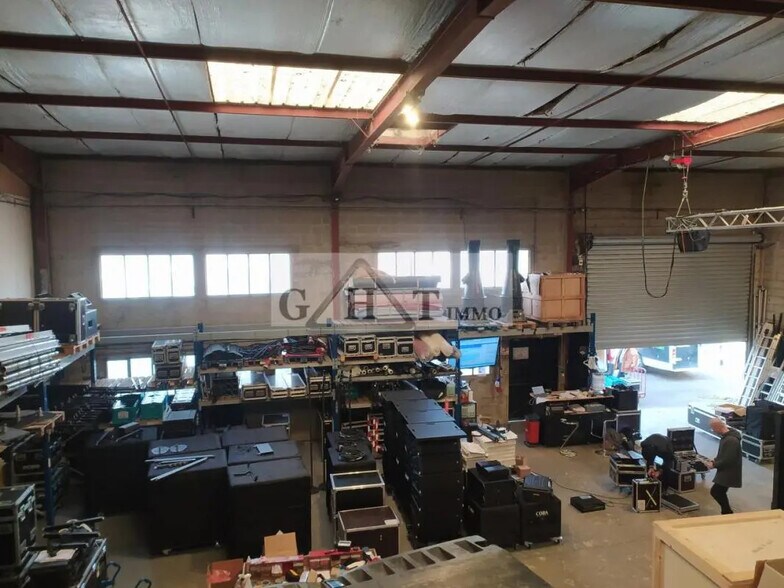 Industrial in Lagny-sur-Marne for sale - Interior Photo - Image 3 of 9