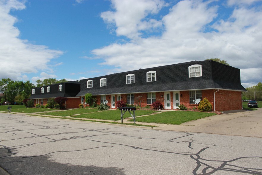 1309-1313 W Chestnut St, Chillicothe, IL for sale - Building Photo - Image 1 of 1