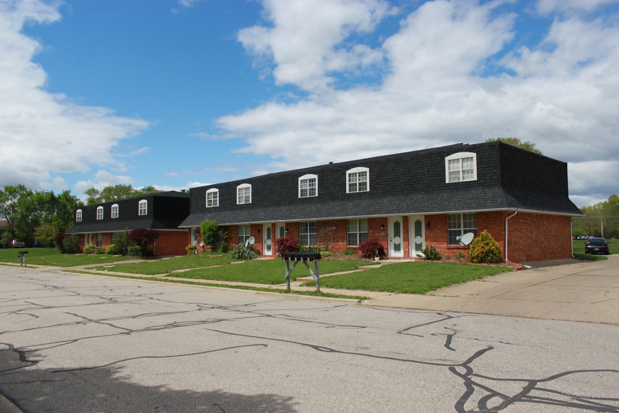 1309-1313 W Chestnut St, Chillicothe, IL for sale Building Photo- Image 1 of 1