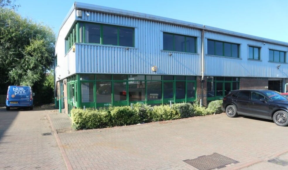 Toutley Rd, Wokingham for sale - Primary Photo - Image 1 of 1