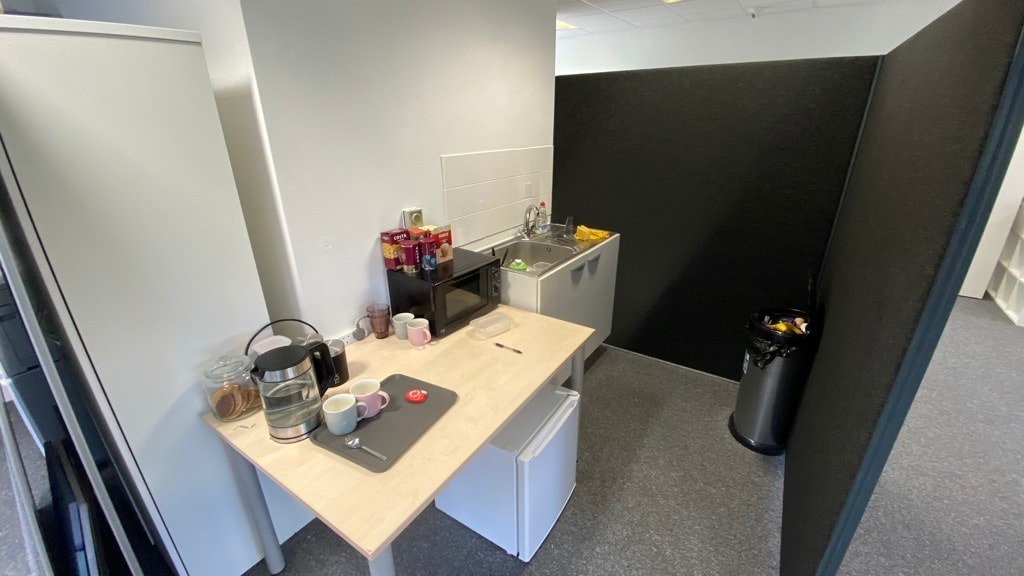 9-28 Athena Ct, Warwick for lease Interior Photo- Image 1 of 5