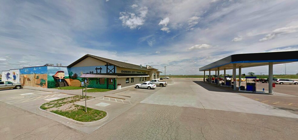 1265 Solar Ave, Garden City, KS for sale - Building Photo - Image 1 of 1