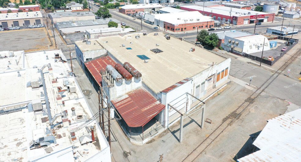 2250 Los Angeles St, Fresno, CA for lease - Building Photo - Image 2 of 6