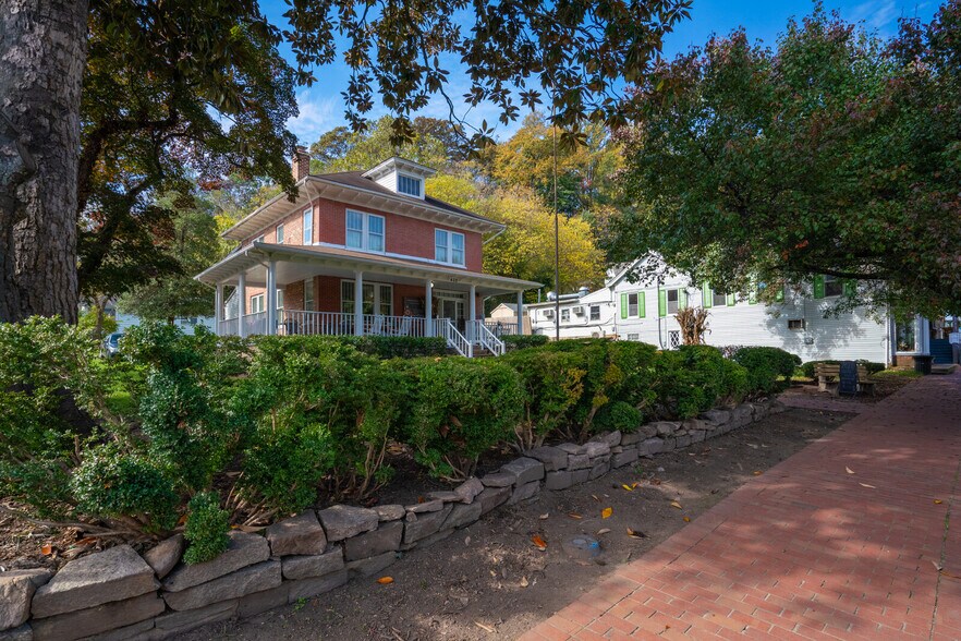 402 Mill St, Occoquan, VA 22125