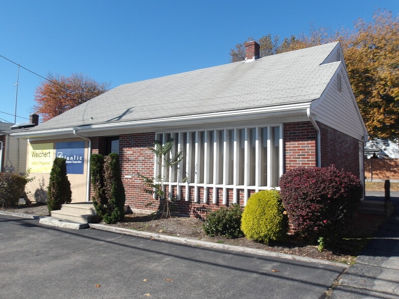 1009 Reservoir Ave, Cranston, RI for sale - Building Photo - Image 1 of 1