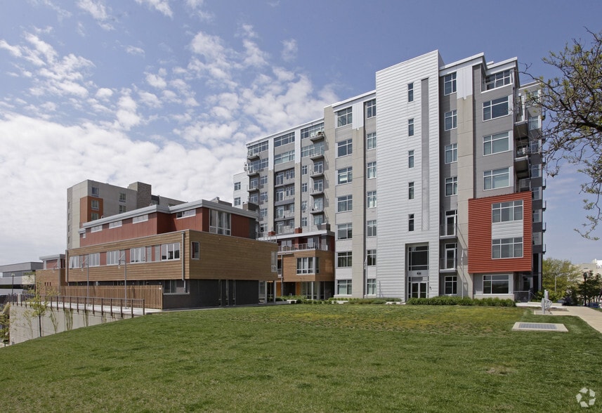 301-315 W Washington Ave, Madison, WI for sale - Building Photo - Image 3 of 6